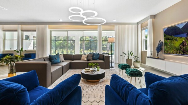 Smart-TV, Kamin, Videospiele, Tischfußball