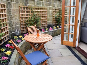 Outdoor dining - 1 bedroom accommodation in Osmotherley, near Northallerton (Osmotherley, near Northallerton)
