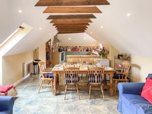 Interior - Fairlaw Garden Cottage (Reston)