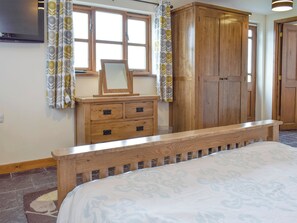 2 bedrooms, free WiFi, bed sheets - 2 bedroom accommodation in Llanfarian, Aberystwyth (Llanfarian, Aberystwyth)