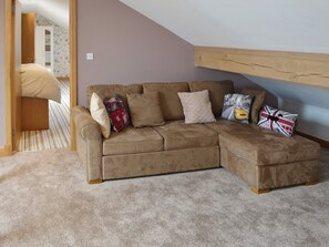 4 bedrooms, free WiFi, bed sheets, wheelchair access