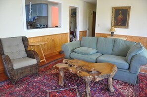 TV, fireplace, foosball, table tennis