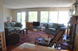 TV, fireplace, foosball, table tennis