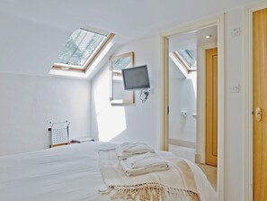 4 bedrooms, free WiFi, bed sheets