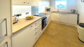 Unclassified image, 5 of 16, button - 2 bedroom accommodation in Beadnell (Beadnell)
