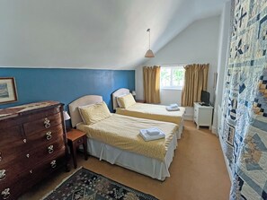 8 bedrooms, free WiFi, bed sheets