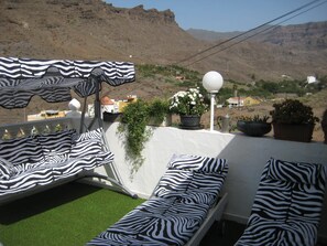 Property grounds - Relax as a couple on the large terrace, view of the mountains, Wi-Fi (Mogan)