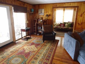 TV, fireplace, DVD player, books