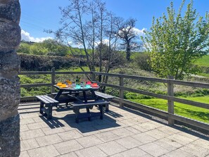Outdoor dining - The Coach House - HW7593 (Betws-Yn-Rhos, Conwy)