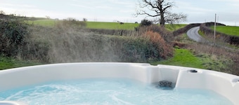 The Coach House - HW7593