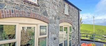 The Coach House - HW7593