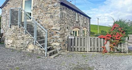 The Coach House - HW7593