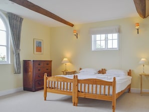 6 bedrooms, free WiFi, bed sheets