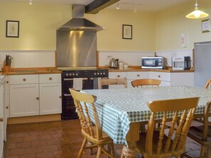 Dining - 6 bedroom accommodation in Attingham Park, near Shrewsbury (Attingham Park, near Shrewsbury)