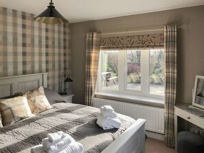 4 bedrooms, free WiFi, bed sheets, wheelchair access - 4 bedroom accommodation in Scarborough (Scarborough)