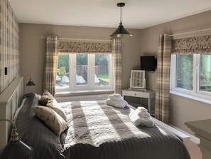 4 bedrooms, free WiFi, bed sheets, wheelchair access