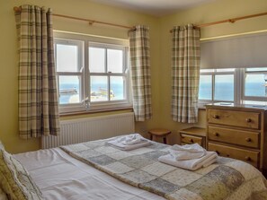 4 bedrooms, free WiFi, bed sheets - Captains Cottage - E3643 (Whitby)