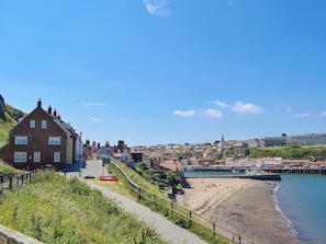 Beach - Captains Cottage - E3643 (Whitby)