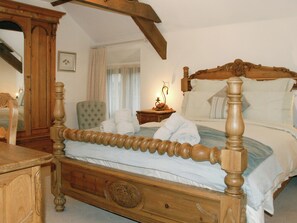 6 bedrooms, free WiFi, bed sheets