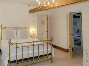 6 bedrooms, free WiFi, bed sheets