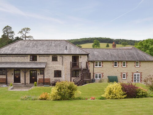 2 bedroom accommodation in East Meon, Petersfield