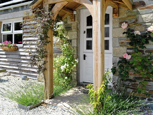 2 bedroom accommodation in Coads Green, near Launceston