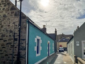 Exterior - 3 bedroom accommodation in Cullen (Cullen)