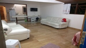 TV, table football, ping pong - Apt. No Portinho Cabo Frio, Duplex, 2 qts, with pool (Cabo Frio)