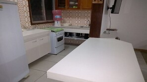 Fridge, oven, stovetop, toaster - Apt. No Portinho Cabo Frio, Duplex, 2 qts, with pool (Cabo Frio)