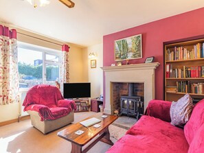 Fireplace - 3 bedroom accommodation in Peak Dale, near Buxton (Peak Dale, near Buxton)