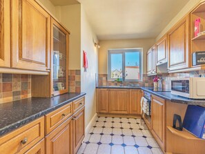 Dishwasher, high chair - 3 bedroom accommodation in Peak Dale, near Buxton (Peak Dale, near Buxton)