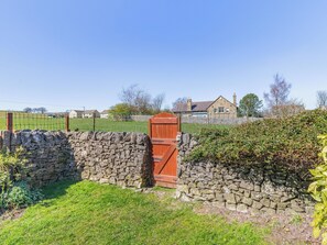 Property grounds - 3 bedroom accommodation in Peak Dale, near Buxton (Peak Dale, near Buxton)