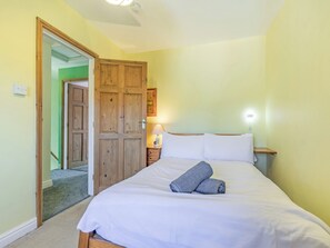 3 bedrooms, free WiFi, bed sheets - 3 bedroom accommodation in Peak Dale, near Buxton (Peak Dale, near Buxton)