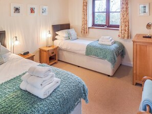 2 bedrooms, free WiFi, bed sheets - 2 bedroom accommodation in Welcombe, near Bude (Welcombe, near Bude)