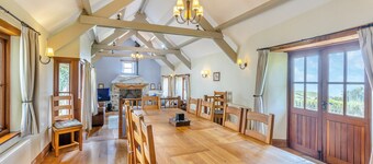 5 bedroom accommodation in Hartland Point