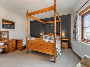5 bedrooms, free WiFi, bed sheets