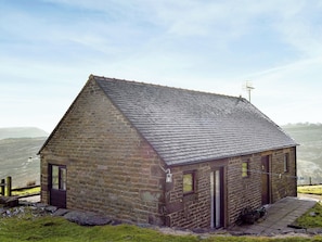 A small stone building with a sloped roof, a single door, and a window. - 1 bedroom accommodation in Quarnford, near Buxton (Quarnford, near Buxton)
