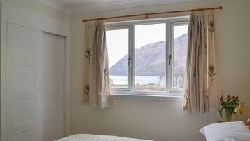 4 bedrooms, free WiFi, bed sheets