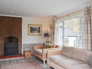 TV, fireplace - 4 bedroom accommodation in Taynuilt, near Oban (Taynuilt, near Oban)