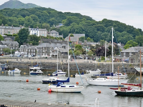 2 bedroom accommodation in Porthmadog