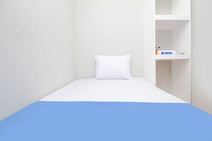 Double Room, 1 Double Bed | Free WiFi - Kamar Keluarga Bandara Mas Syariah (Tangerang)