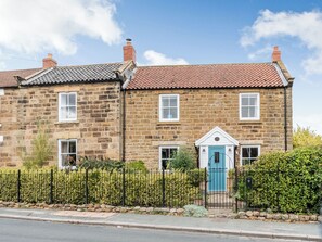 Exterior - 3 bedroom accommodation in Burniston, near Scarborough (Burniston, near Scarborough)