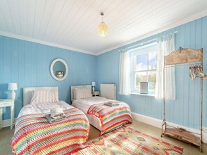 3 bedrooms, free WiFi, bed sheets - 3 bedroom accommodation in Burniston, near Scarborough (Burniston, near Scarborough)