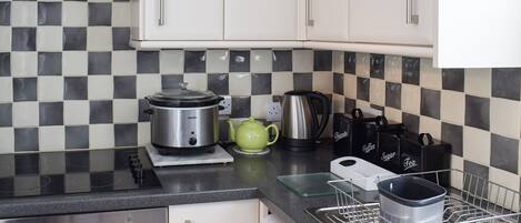 Cookware/dishes/utensils