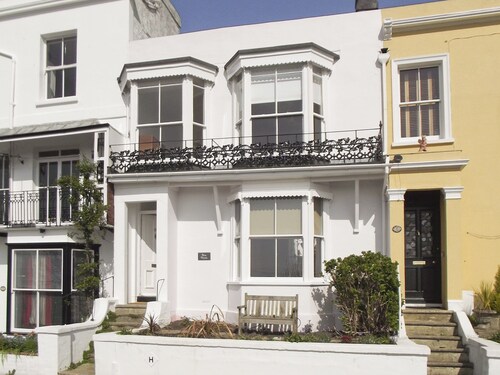 3 bedroom accommodation in Hastings