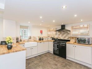 Dishwasher, high chair, cookware/dishes/utensils - 4 bedroom accommodation in Wardlow, near Buxton (Wardlow, near Buxton)