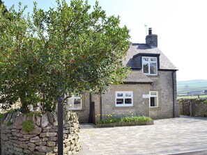Exterior - 4 bedroom accommodation in Wardlow, near Buxton (Wardlow, near Buxton)
