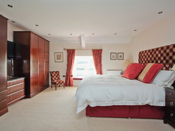 4 bedrooms, free WiFi, bed sheets