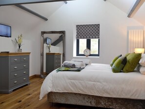 3 bedrooms, WiFi (free), bed sheets