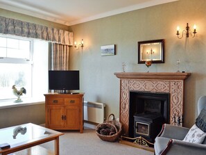 Fireplace - 1 bedroom accommodation in Glenbarr, near Campbeltown (Glenbarr, near Campbeltown)